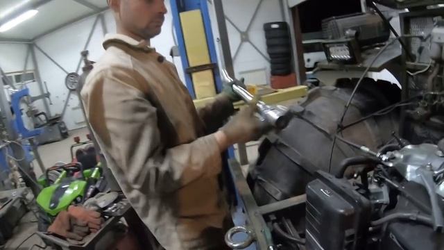 ВЕЗДЕХОД "ТУНДРА" ПЕРЕНОСИМ ГЛУШИТЕЛЬ НА КРЫЛО смотреть онлайн