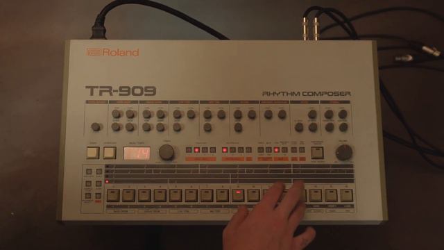 Roland TR-909 for Aroom Audio смотреть онлайн