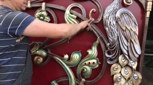 Покраска ворот. Очень смелая))