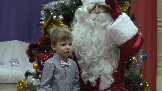 Новый год в детском саду. Влад рассказывает стишок смотреть онлайн