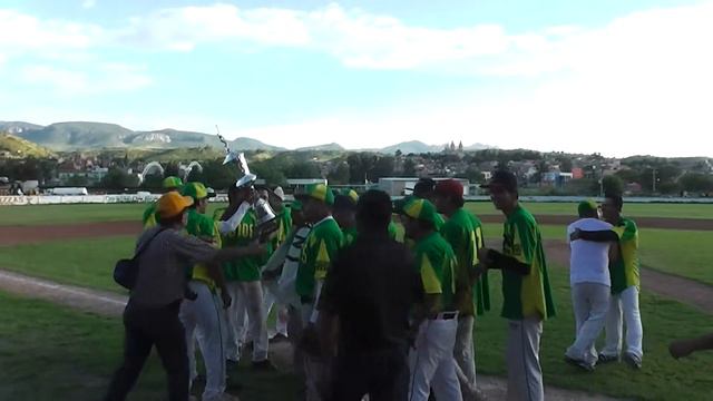 Indios de la Presa de la presa de los Serna Campeones смотреть онлайн