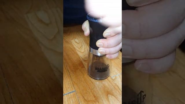 제니스코 커피 그라인더 MG-731 어머니와 함께 갈기.. смотреть онлайн