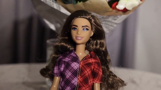Незвычайна звычайная лялька. Агляд Barbie Fashionistas #137 смотреть онлайн