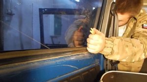 Как снять задние форточки на ниве,одному.