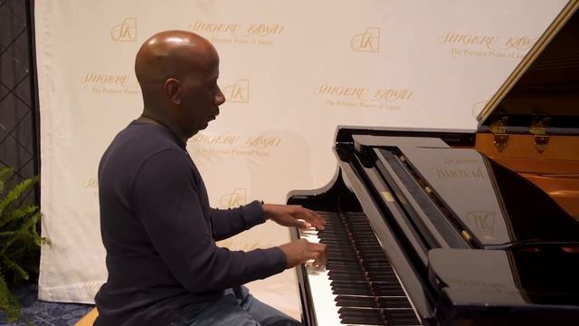 Ellis Jones Plays the Shigeru Kawai SK-EX at NAMM 2018 смотреть онлайн