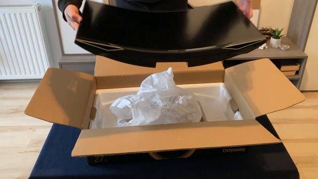 Samsung Odyssey G5 27" - Unboxing Video смотреть онлайн