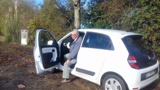 La Twingo 3 ce n'est pas pour les grands ! смотреть онлайн