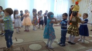 Парный веселый танец "Веселый каблучок" в средней группе детского сада
