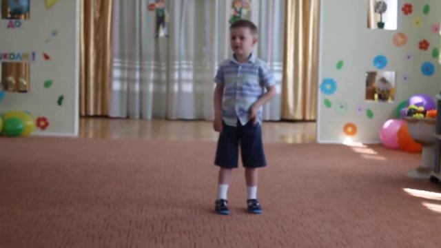 Тимофей читает стих - Выпускной 1 ясельной группы ДНЗ 166 в Киеве 2017 смотреть онлайн