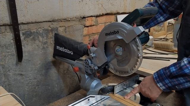 Обзор торцовочной пилы.Metabo KGS216 M после года эксплуатации. смотреть онлайн