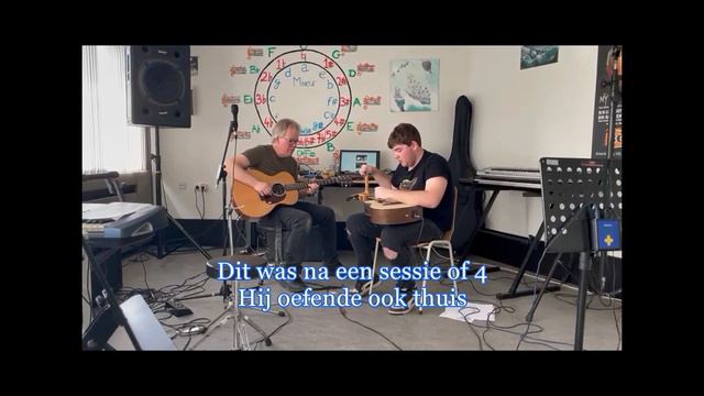 Benno plays the adapted guitar for people with hemiplegia смотреть онлайн
