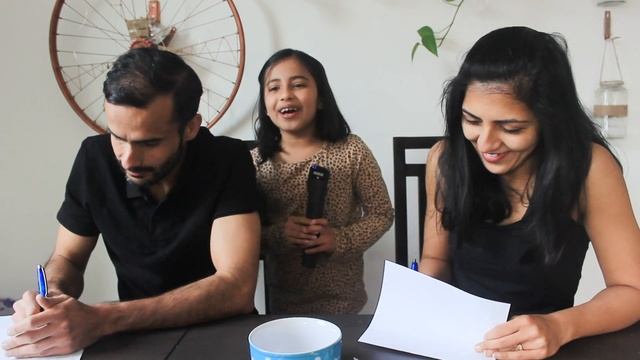 Fun Family Game | Who Knows Me Better | Mom Vs Dad | Hindi смотреть онлайн