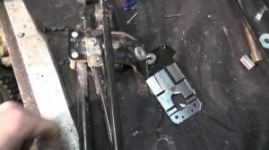 Kia Sportage 2_4WD_Замена трапеции стеклоочистителя.avi