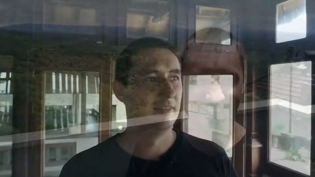 Гуляем по заброшенному отелю на Бали. Travellancer смотреть онлайн