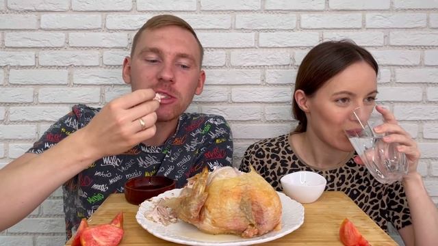 МУКБАНГ КУРИЦА ЗАПЕЧЕННАЯ В ДУХОВКЕ на соли ответы на вопросы MUKBANG CHICKEN BAKED IN THE OVEN смотреть онлайн