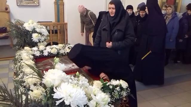 Страстная пятница. Прикладываемся к плащанице Христа. Марфо-Мариинский женский монастырь смотреть онлайн
