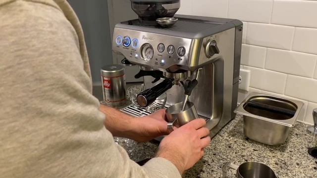 Best Coffee Beans- How To Make a Latte Using illy Coffee смотреть онлайн