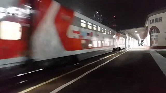 Электровоз ЭП20-061 с Фирменным Двухэтажным поездом 018А "Карелия" "Москва Окт-Петрозаводск". смотреть онлайн
