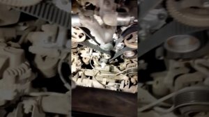 на паджеро сломался натяжитель ремня грм .