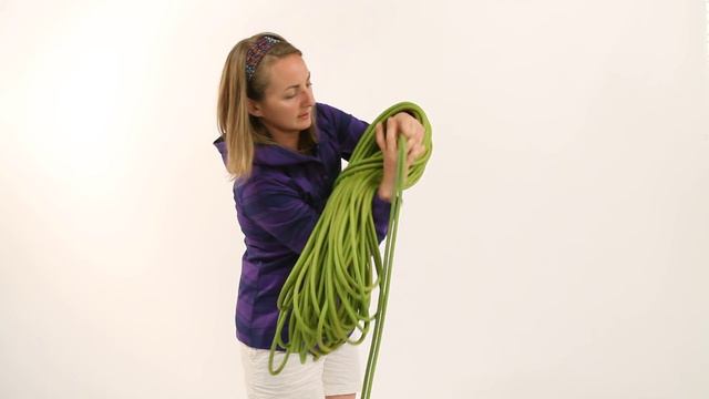 Лайфхак: Сбухтовать веревку для переноски на спине. Скалолазание. смотреть онлайн