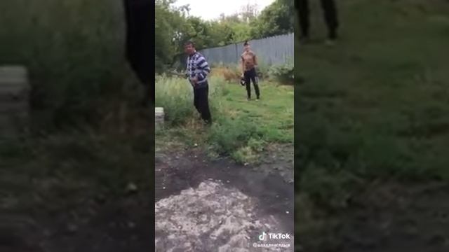 Пьяный ударил пену смотреть онлайн