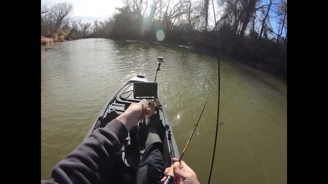 1 hour of jig and bobber winter creek crappie catching in my kayak! No livescope! Double limit!! смотреть онлайн