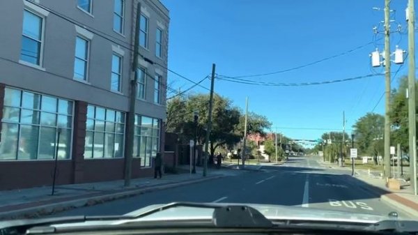 Центр Jacksonville Florida. Бомжи на улицах США