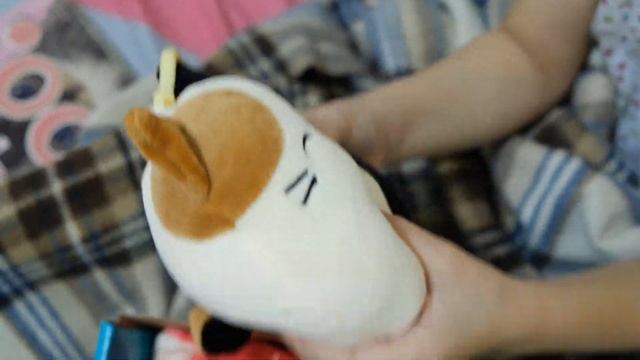 What's Under The Blanket? Squishmallows! смотреть онлайн