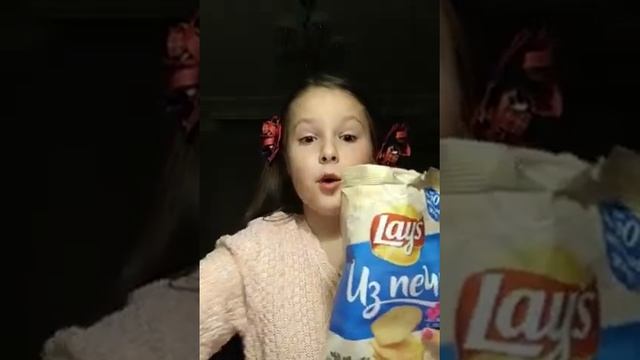 Пробуем новые чипсы лэйс "из печи и немного не новый актуаль со вкусом "манго апельсин".? смотреть онлайн