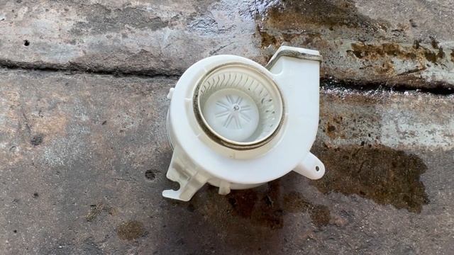 Increase your hybrid battery life! Toyota Camry Hybrid Battery Fan and Filter cleaning смотреть онлайн