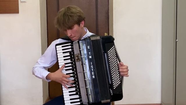 В. Семенов "Болгарская сюита" 2, 3 части, исп. Артем Володченко смотреть онлайн