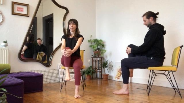 Short and easy seated stretching practice смотреть онлайн