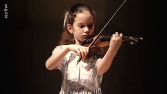 10-year-old Hilary Hahn playing like a champ смотреть онлайн