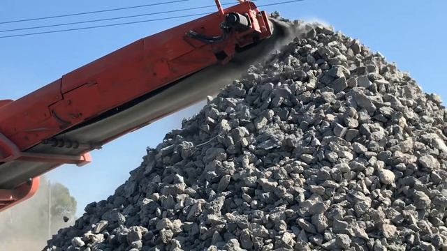 Переработка бетонного боя во вторичный щебень. смотреть онлайн