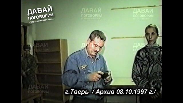 МИХАИЛ КРУГ РАЗДАЁТ АВТОГРАФЫ НА СЦЕНЕ И ЗА КУЛИСАМИ - РЕДКИЕ АРХИВЫ 1997 - 2001