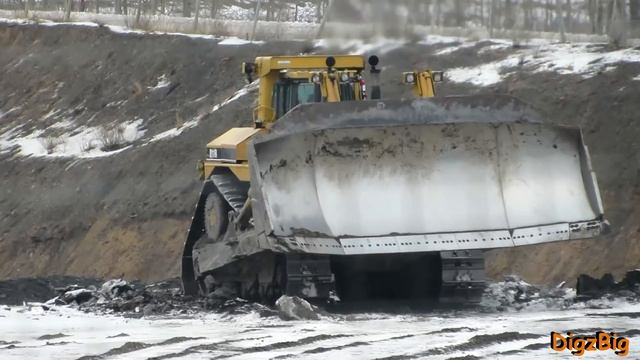CAT D11R vs Frozen Ground смотреть онлайн