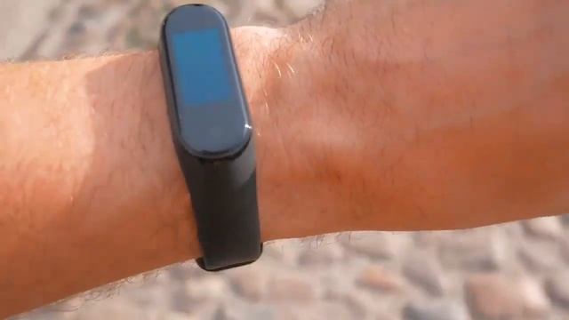 Обзор Xiaomi Mi band 4 Лучший фитнес браслет на рынке! смотреть онлайн