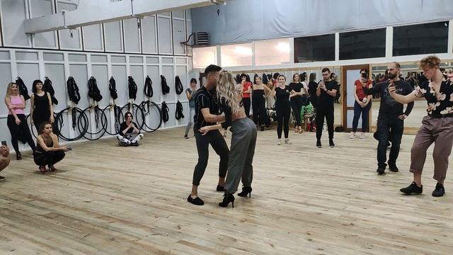 мк бачата Богдан і Катя в музику смотреть онлайн