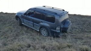 Toyota Prado 150 против Mitsubishi Pajero 4 заезд в гору из оврага,  диагональное вывешивание
