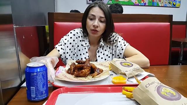 Clucksyers. Фаст фуд. Фаст фуд тоже может быть здоровым смотреть онлайн