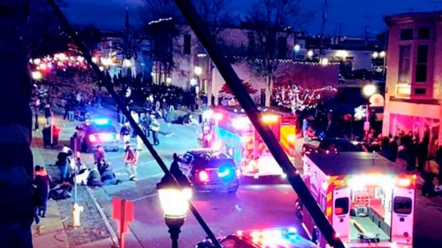 Mr. Mercedes - Stephen King - La Historia real. Caso de Darrell Brooks Desfile navideño de Wisconsi смотреть онлайн