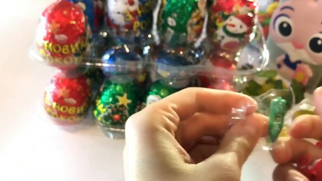 24 новогодних Киндер сюрприза Learn Colours with a Surprise Egg and a Skittles Surprise Eggs смотреть онлайн