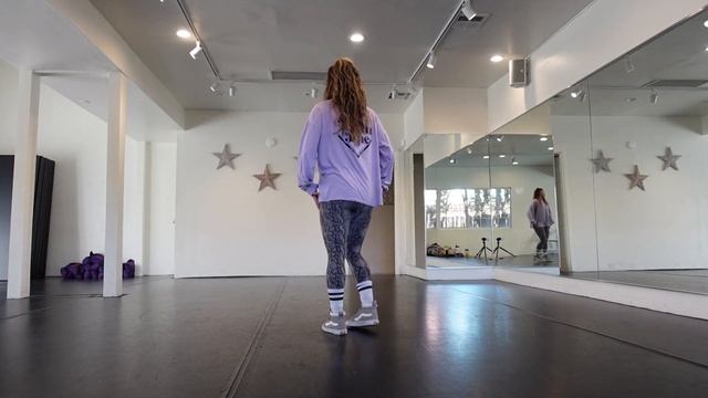 THE ULTIMATE BEGINNER SHUFFLE TUTORIAL | Learn to Shuffle with these Foundational Moves смотреть онлайн