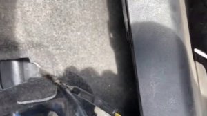 Toyota Noah, Voxy, Esquire hybrid. Как почистить сетку на охлаждении батареи гибрида.