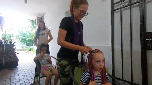 Милане сделали афрокосички. смотреть онлайн