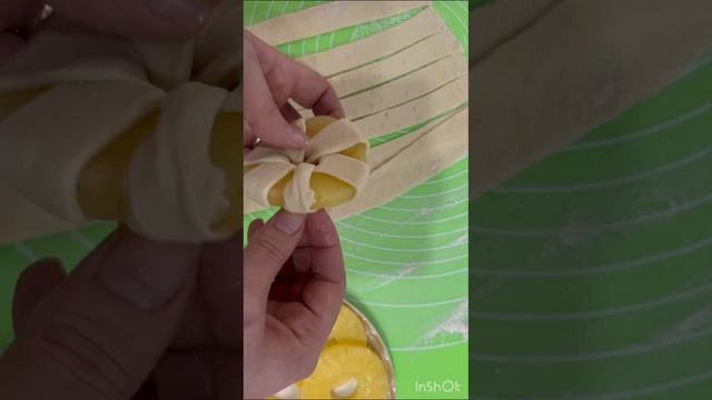 Домашняя выпечка из слоеного теста #готовимдома #готовимдомаслюбовью #простойрецепт #слоеноетесто# смотреть онлайн