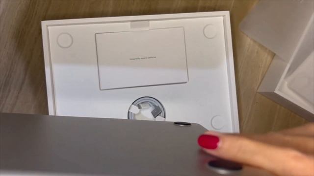 Unboxing Apple Macbook Air 13.6