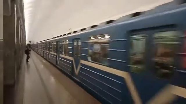 Вагон Ем-501 6348 паследний оставшийся вагон. Паследниго поезда Ем на НВЛ Невско-Василеостровской.