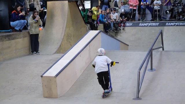 Петр Серегин новички - ЧЕМПИОНАТ Москвы по самокату 2023 смотреть онлайн