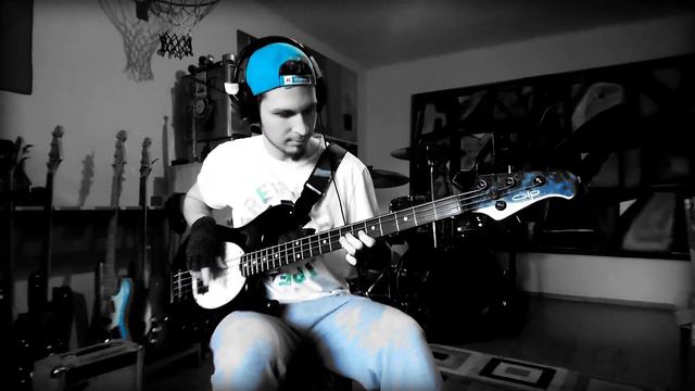 Funk Fusion in D Bass Jam daniB5000 смотреть онлайн